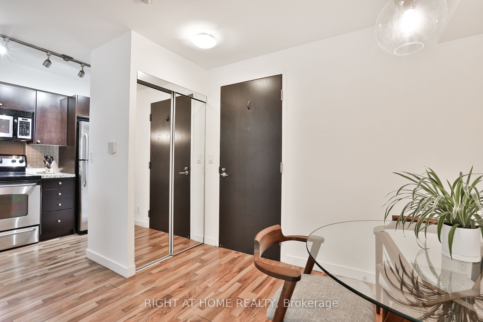 1005 King Street W, #613