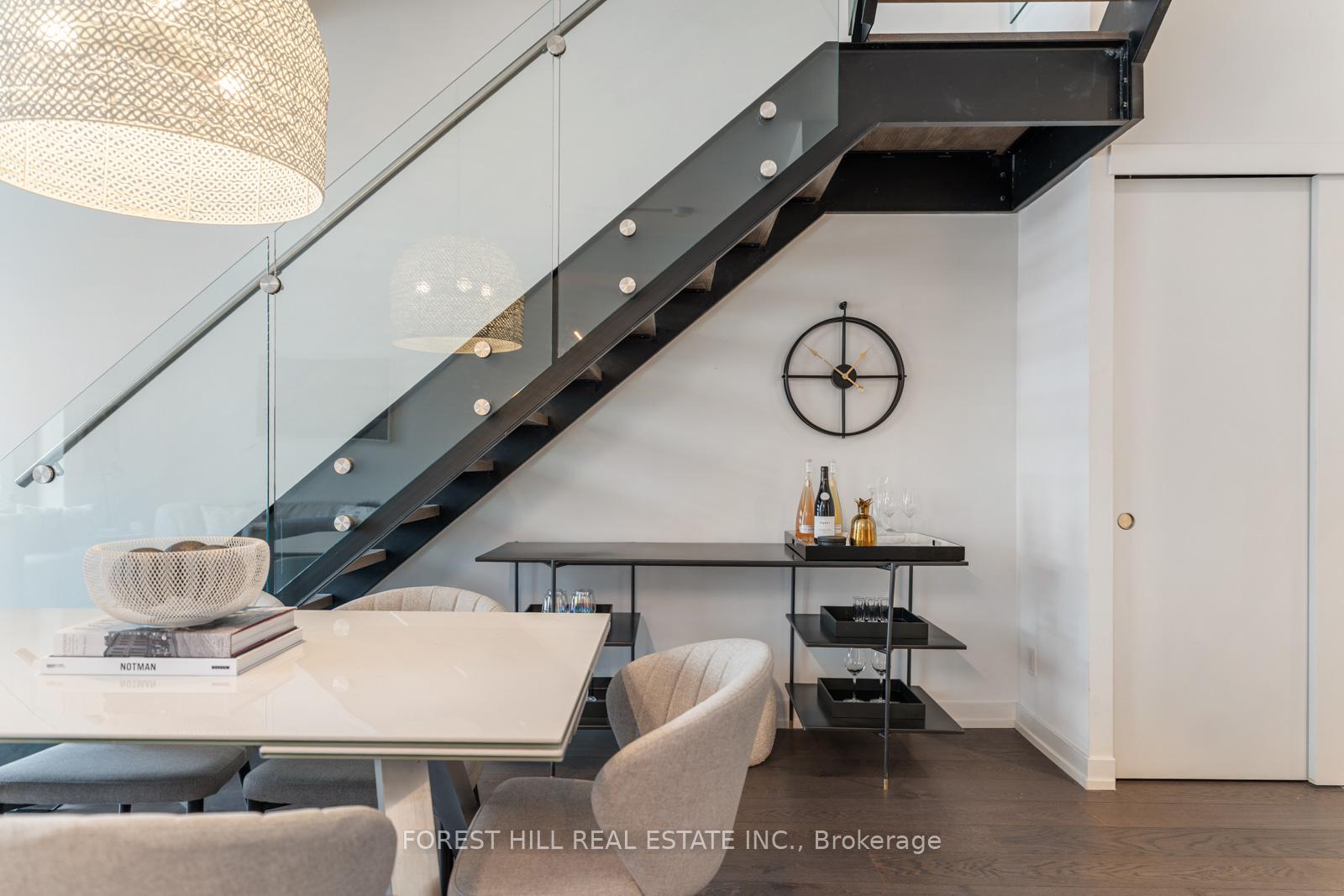 2 Bedrooms Condo at 161 Roehampton, Toronto For sale