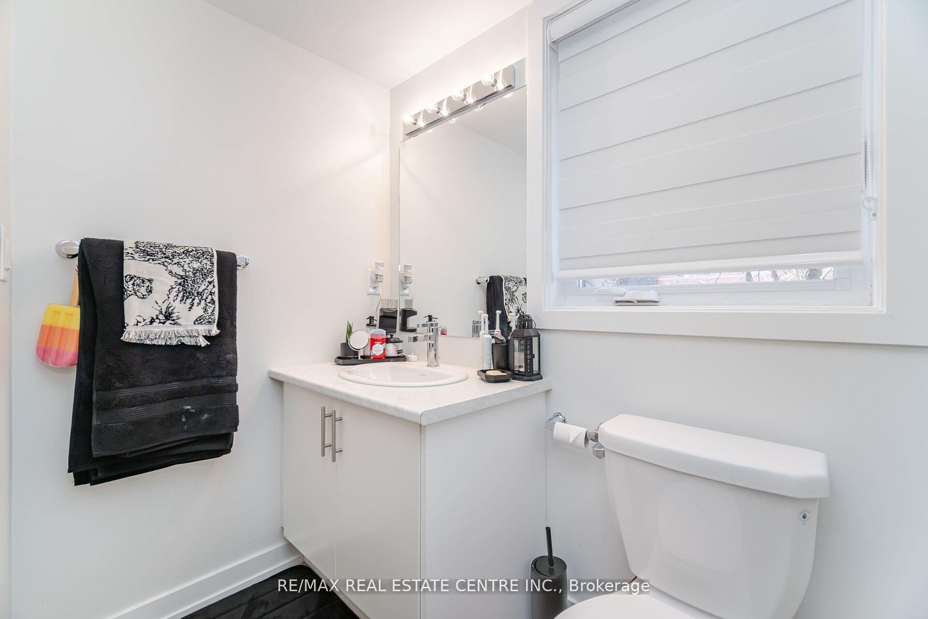 2 Bedrooms Condo at 3562 Colonial,  Mississauga For sale