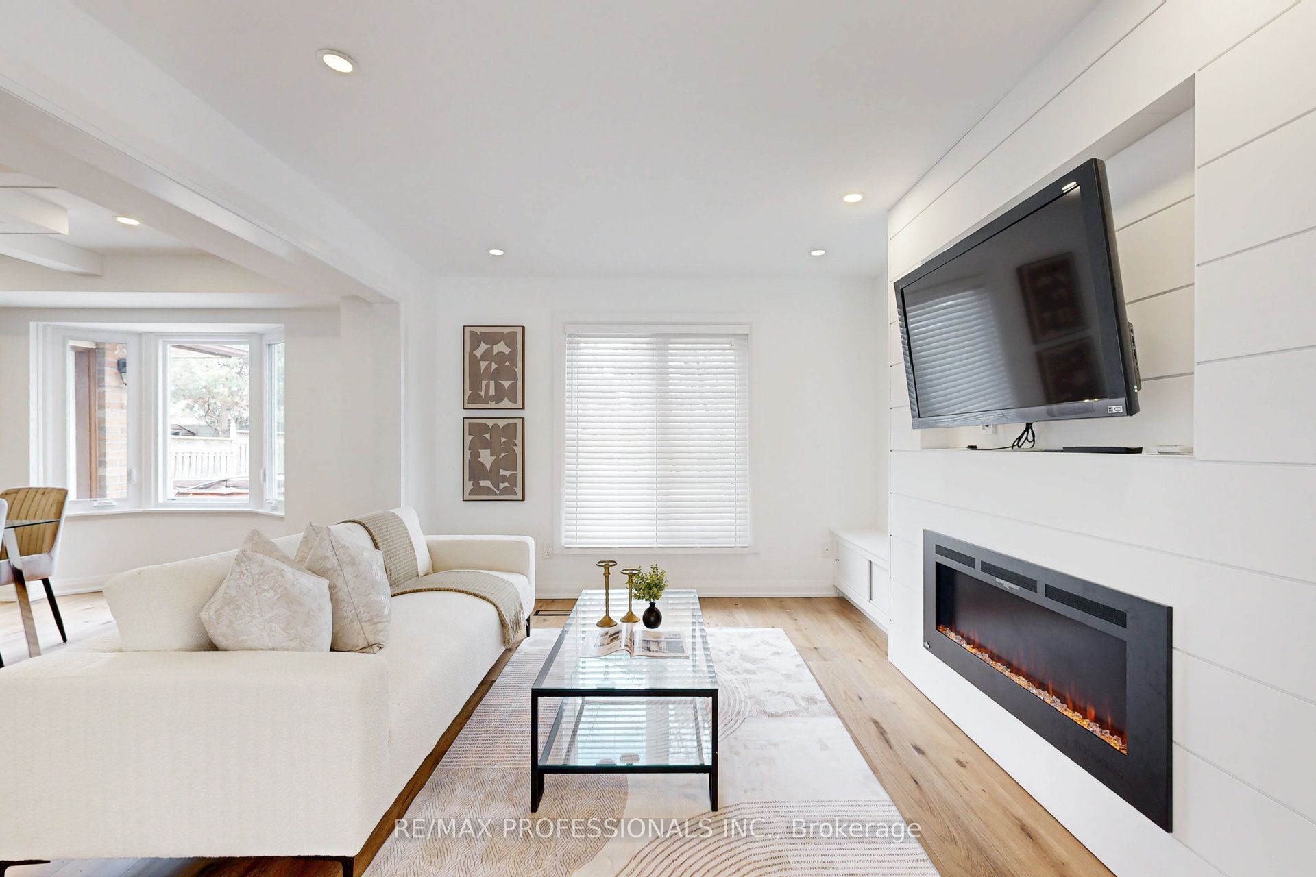 1327 Greenwood Crescent