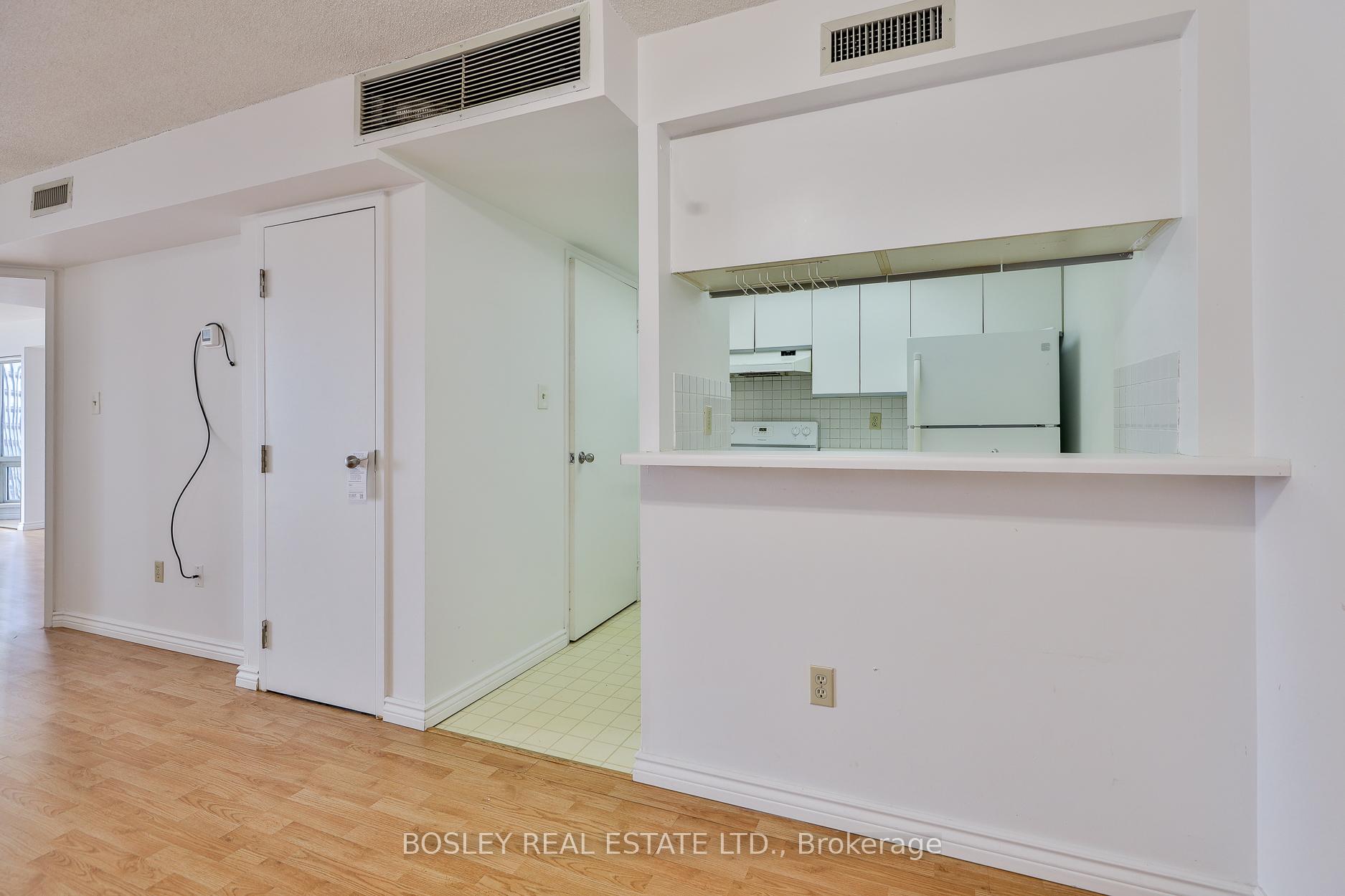 2 Bedrooms Condo at 1001 Bay, Toronto For sale