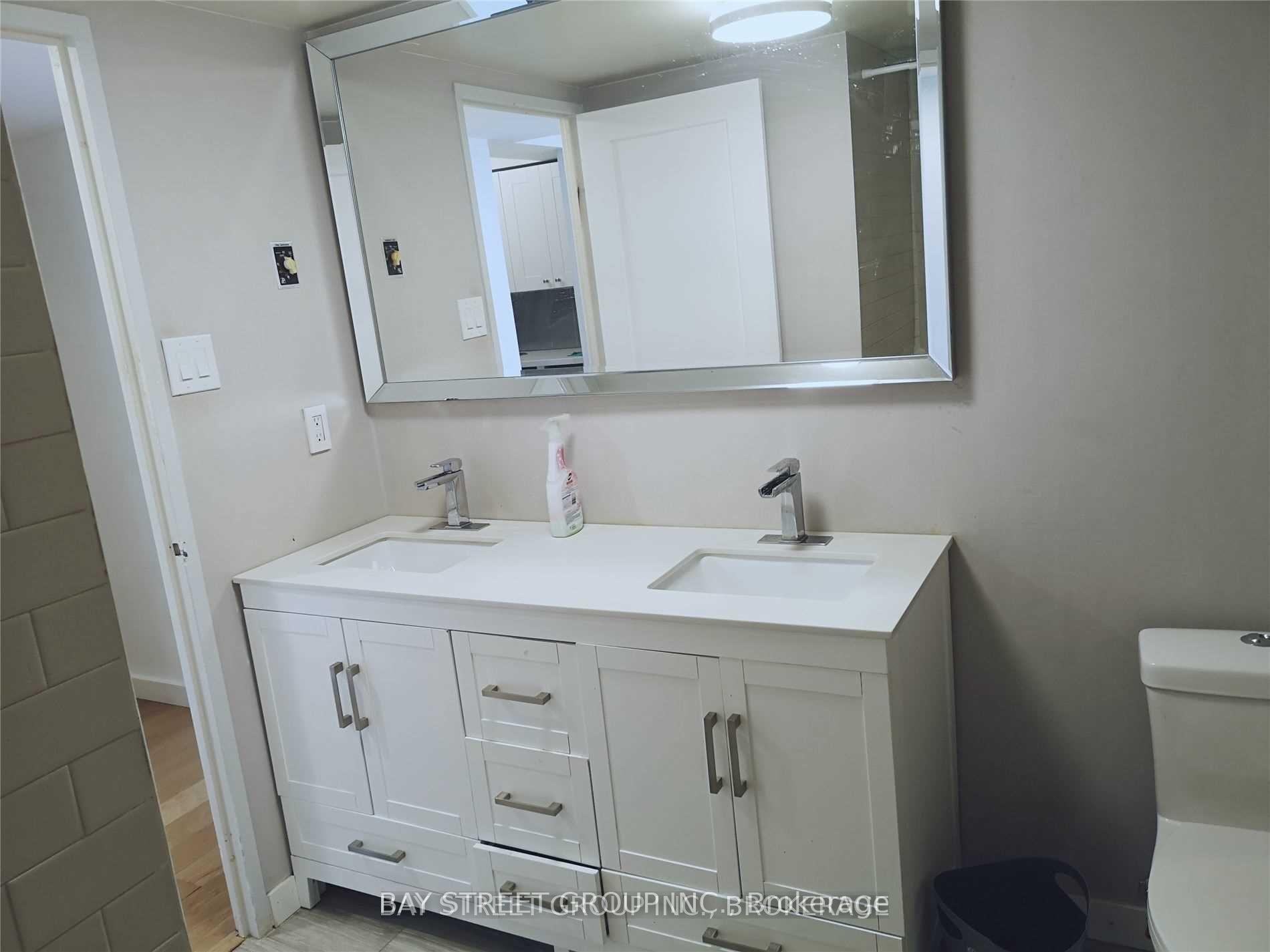 2 Bedrooms Condo at 117 Gerrard,  Toronto For sale