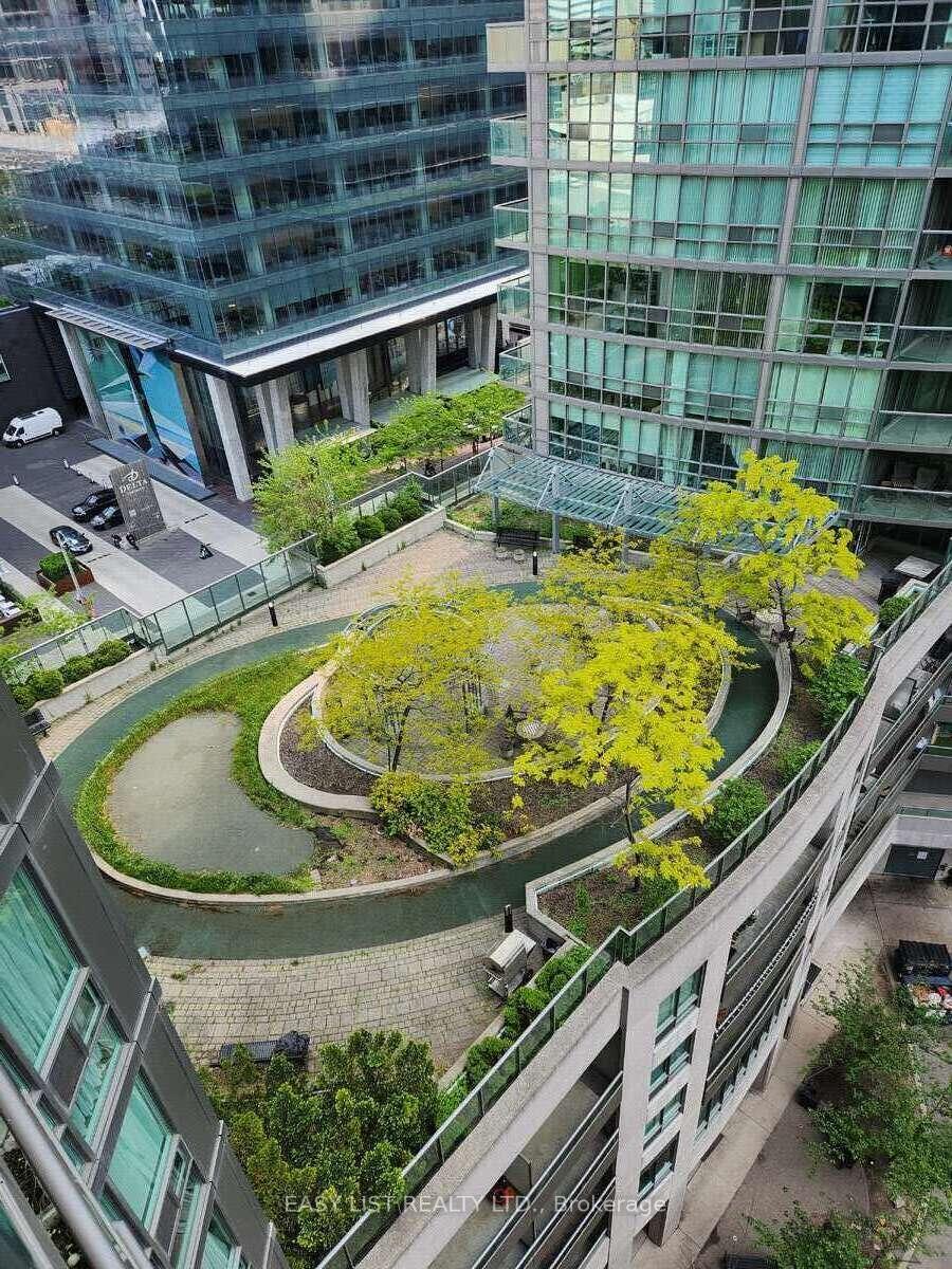 2 Bedrooms Condo at 51 Lower Simcoe, Toronto For sale