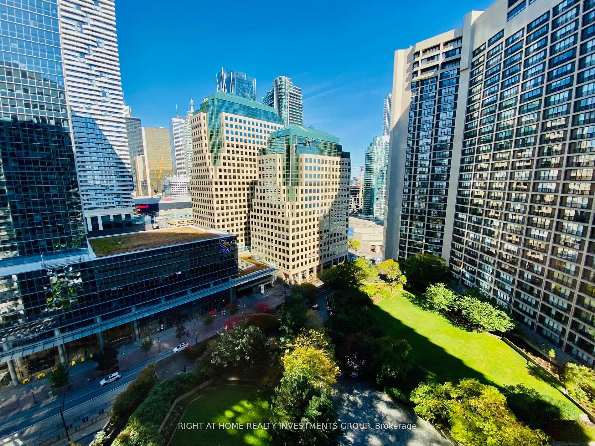 3 Bedrooms Condo at 65 Harbour,  Toronto For sale