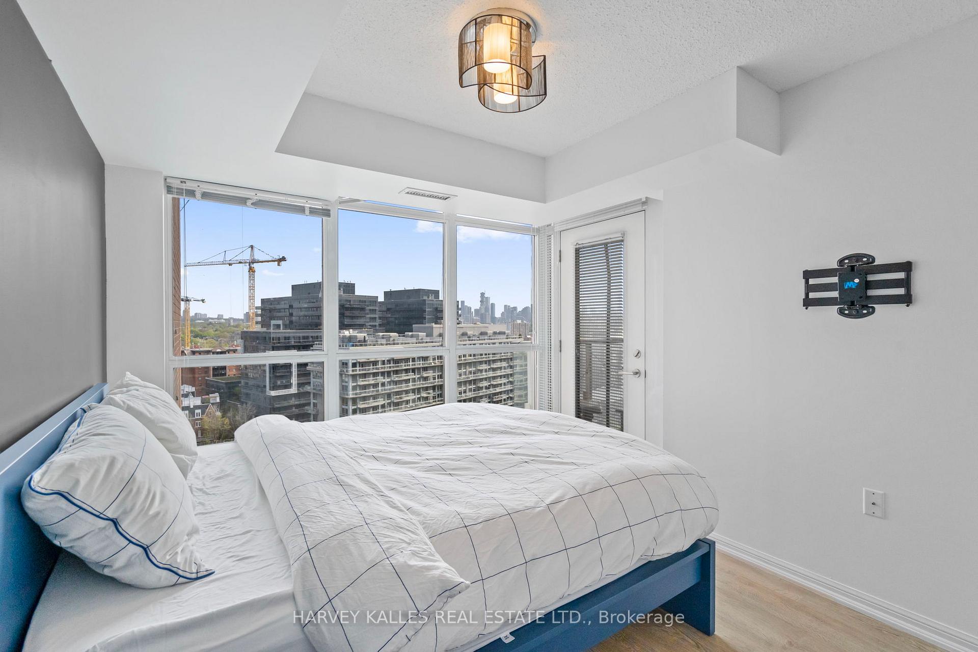 125 Western Battery Road 1316
