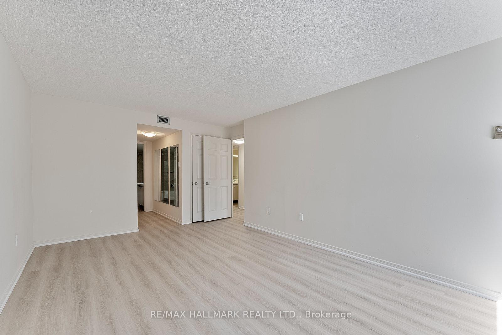 3 Bedrooms Condo at 360 Bloor, Toronto For sale