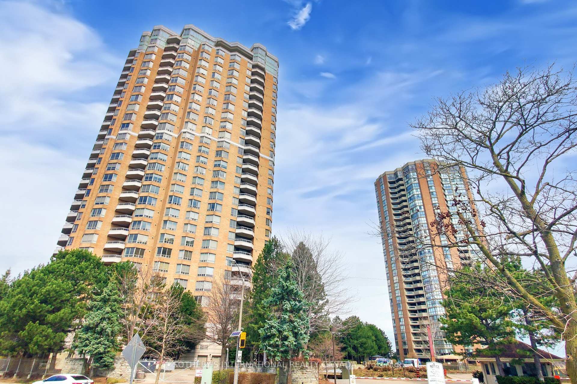 3 Bedrooms Condo at 89 Skymark, Toronto For sale