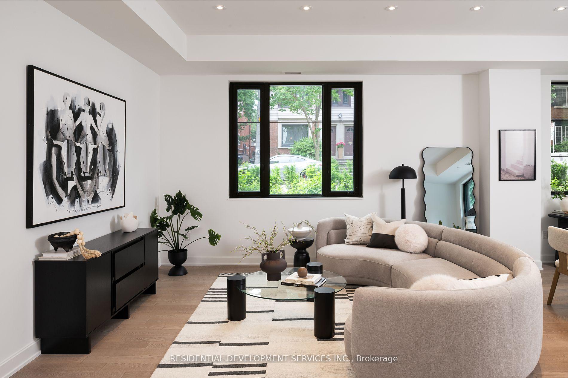 4 Bedrooms Condo at 1 Strathgowan,  Toronto For sale