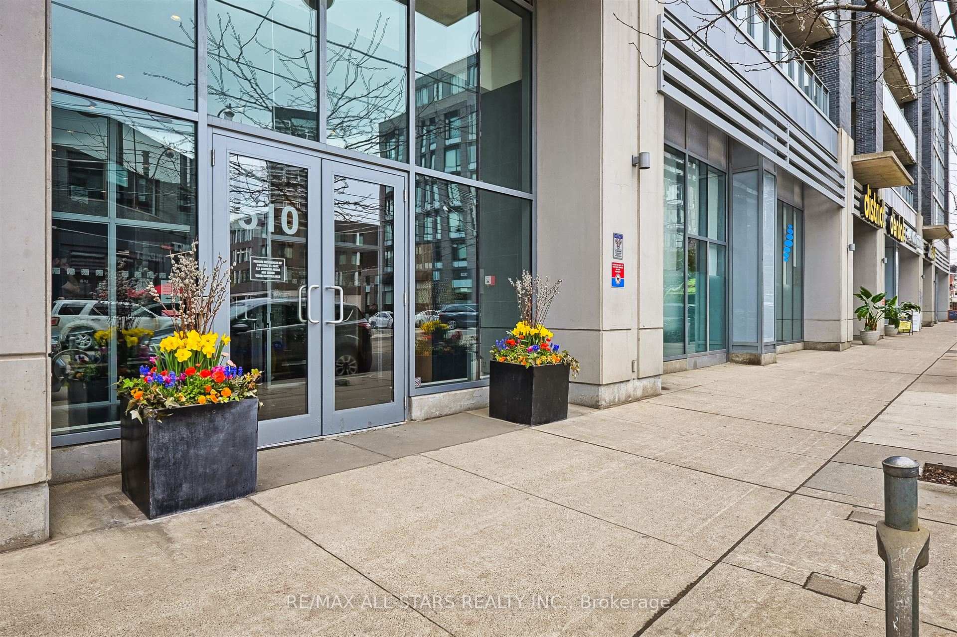 2 Bedrooms Condo at 510 King, Toronto For sale