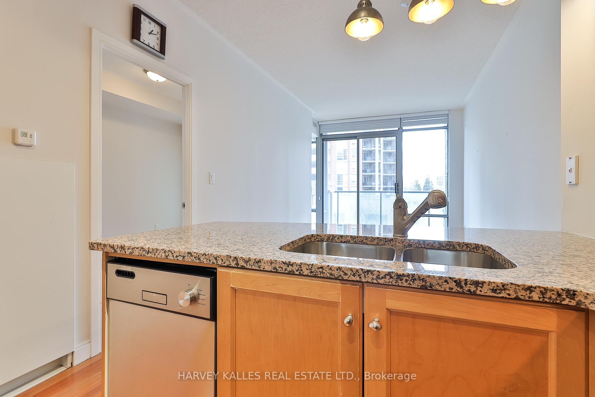 18 Yorkville Avenue 318