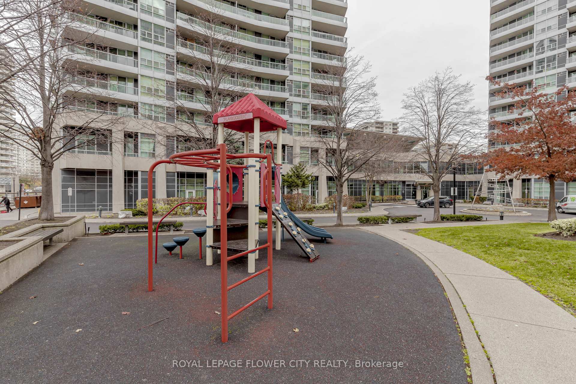 2 Bedrooms Condo at 1 Elm,  Mississauga For sale