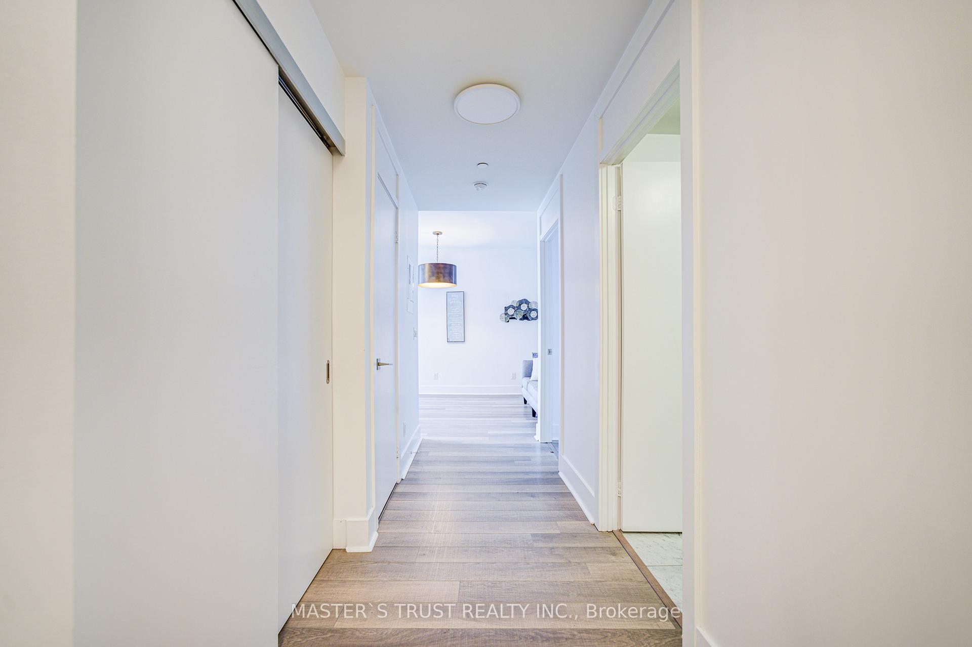 2 Bedrooms Condo at 32 Davenport, Toronto For sale