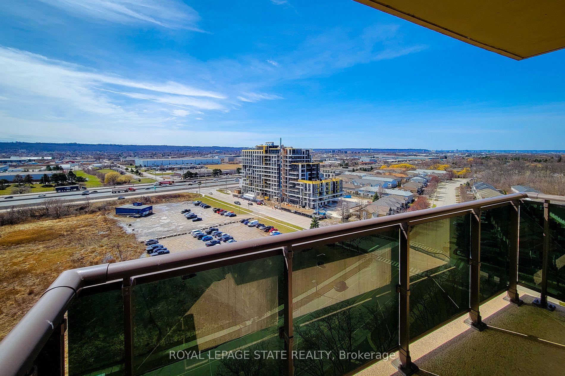 3 Bedrooms Condo at 301 Frances, Hamilton For sale