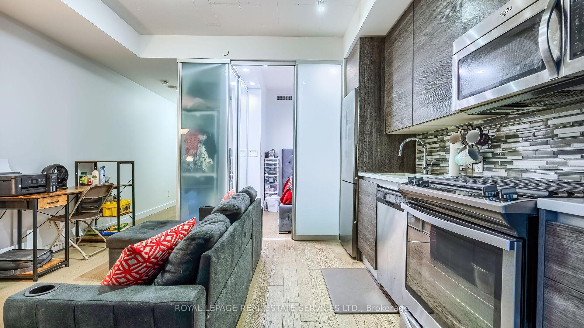 1 Bedroom Condo at 111 Bathurst, Toronto For sale