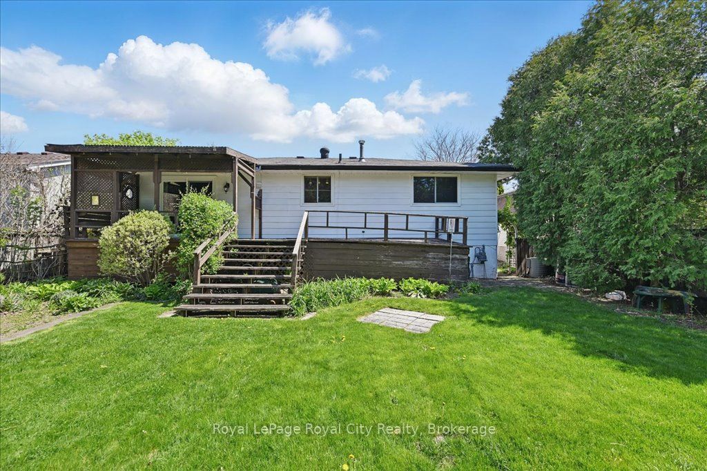 701 Castleguard Crescent