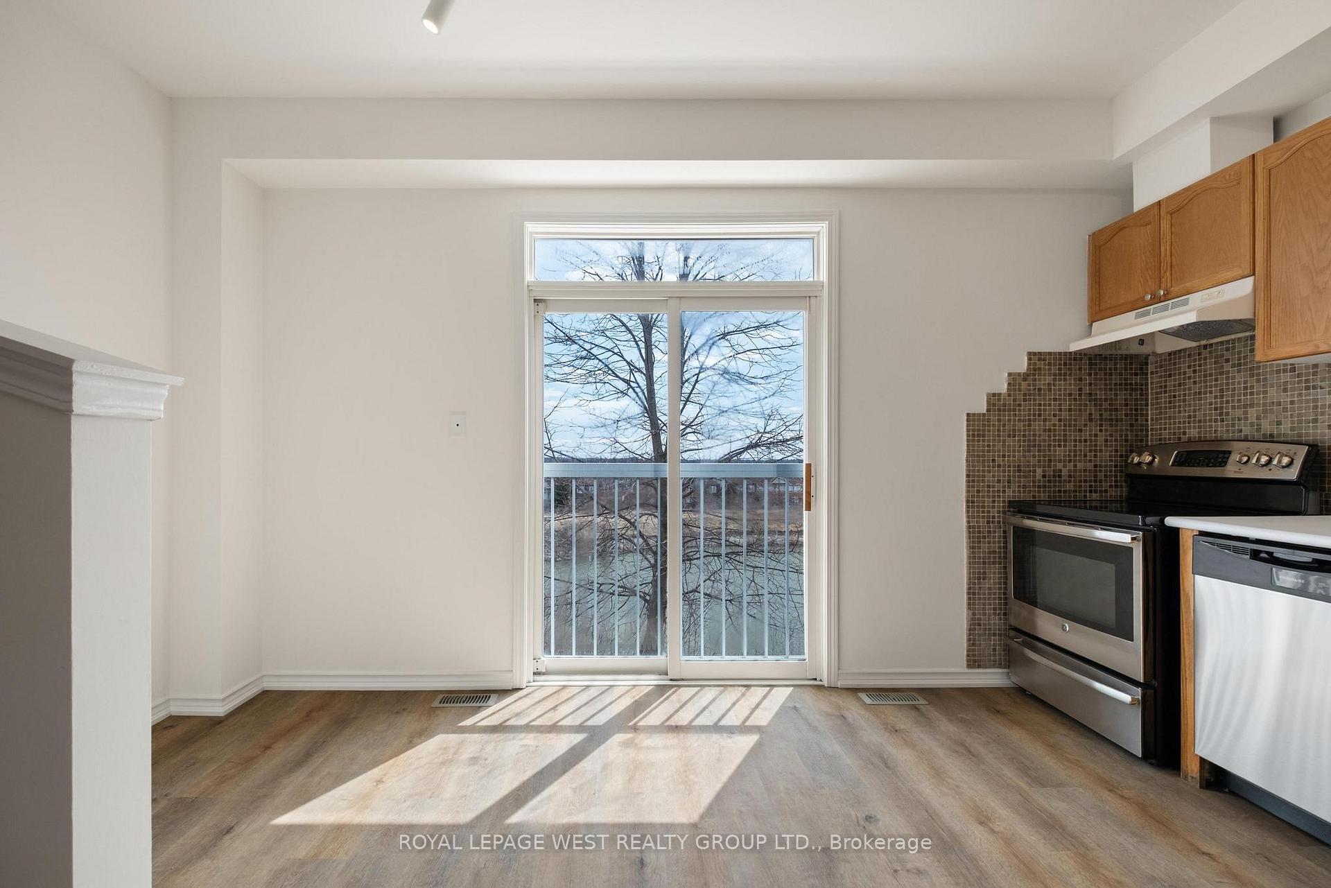 3 Bedrooms Condo at 280 Hillcrest,  Mississauga For sale