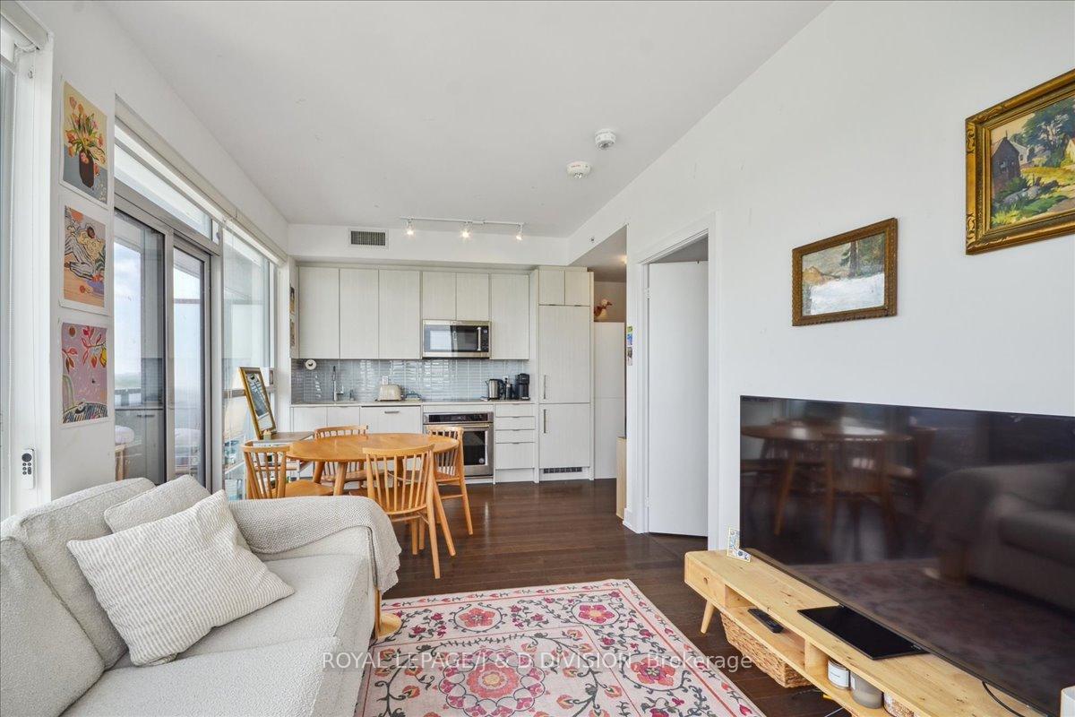 3 Bedrooms Condo at 181 Bedford, Toronto For sale