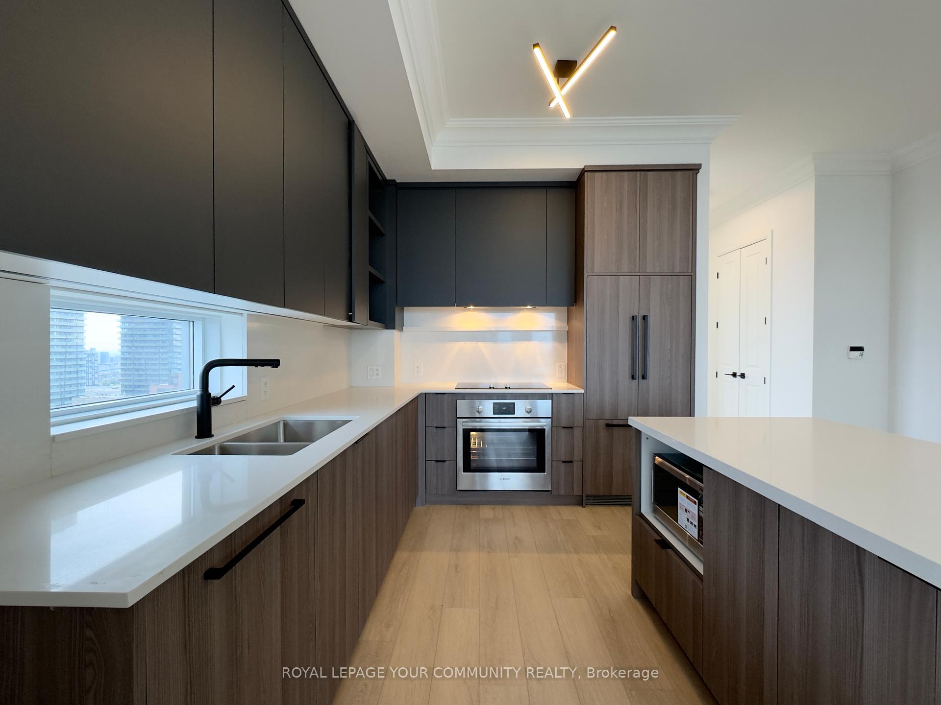 3 Bedrooms Condo at 21 Balmuto, Toronto For sale