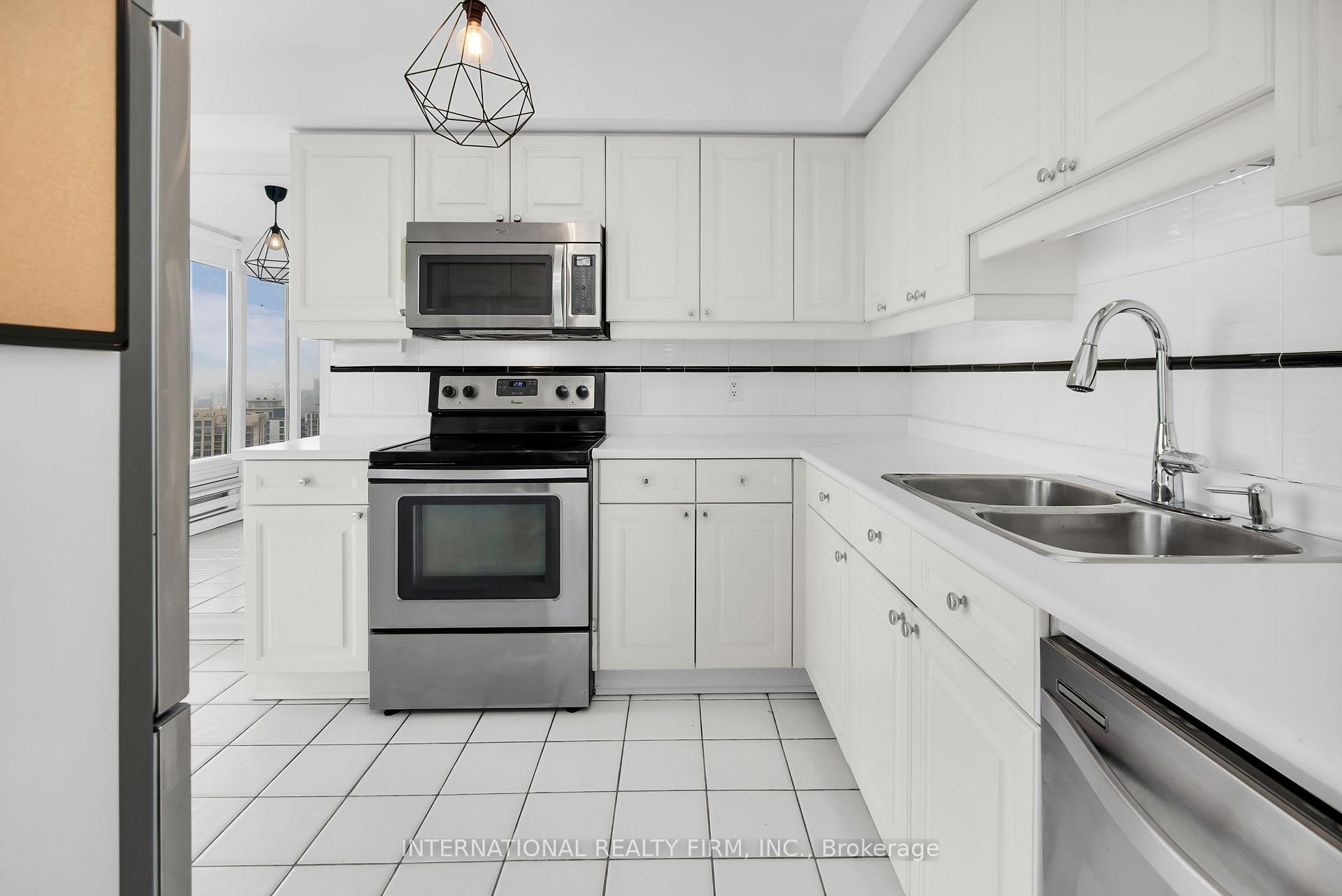 1 Bedroom Condo at 1 Palace Pier, Toronto For sale