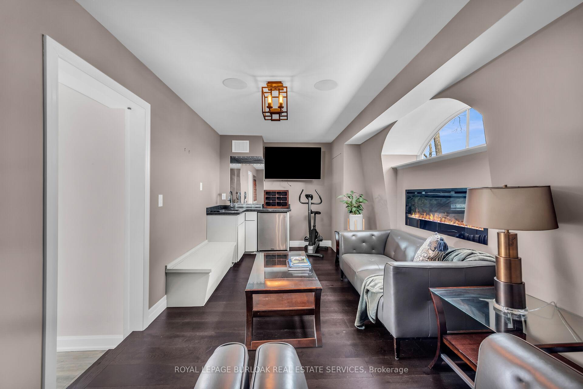 3 Bedrooms Condo at 509 Elizabeth,  Burlington For sale
