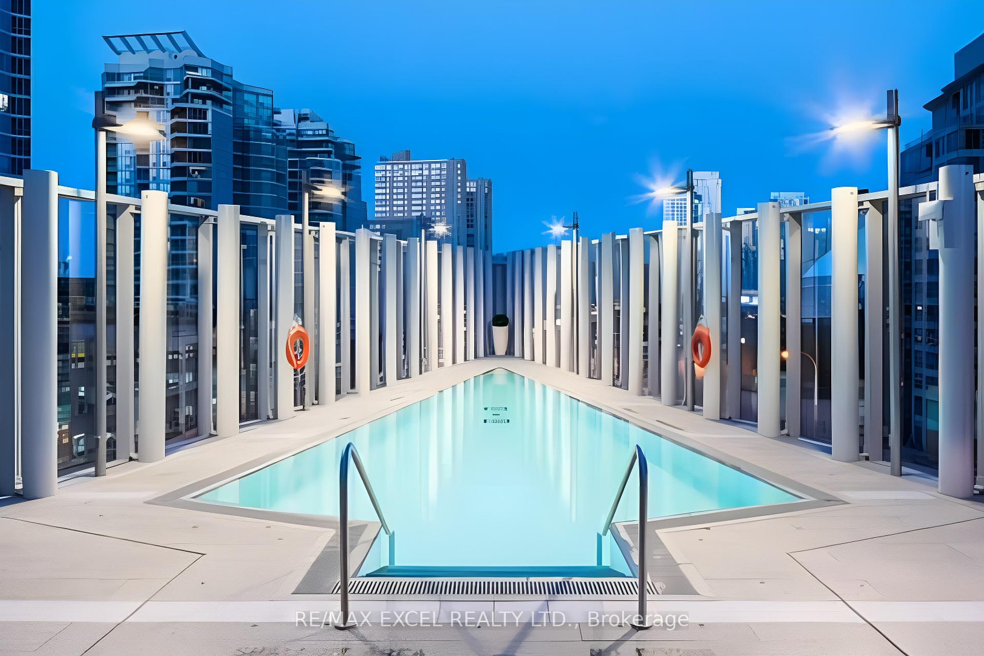 2 Bedrooms Condo at 10 York, Toronto For sale