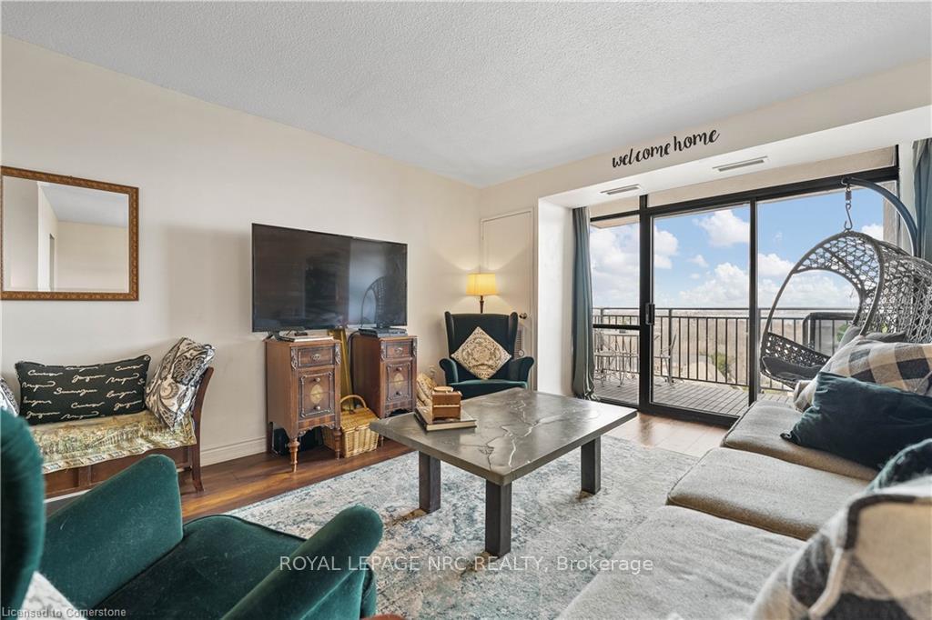 2 Bedrooms Condo at 500 GREEN,  Hamilton For sale