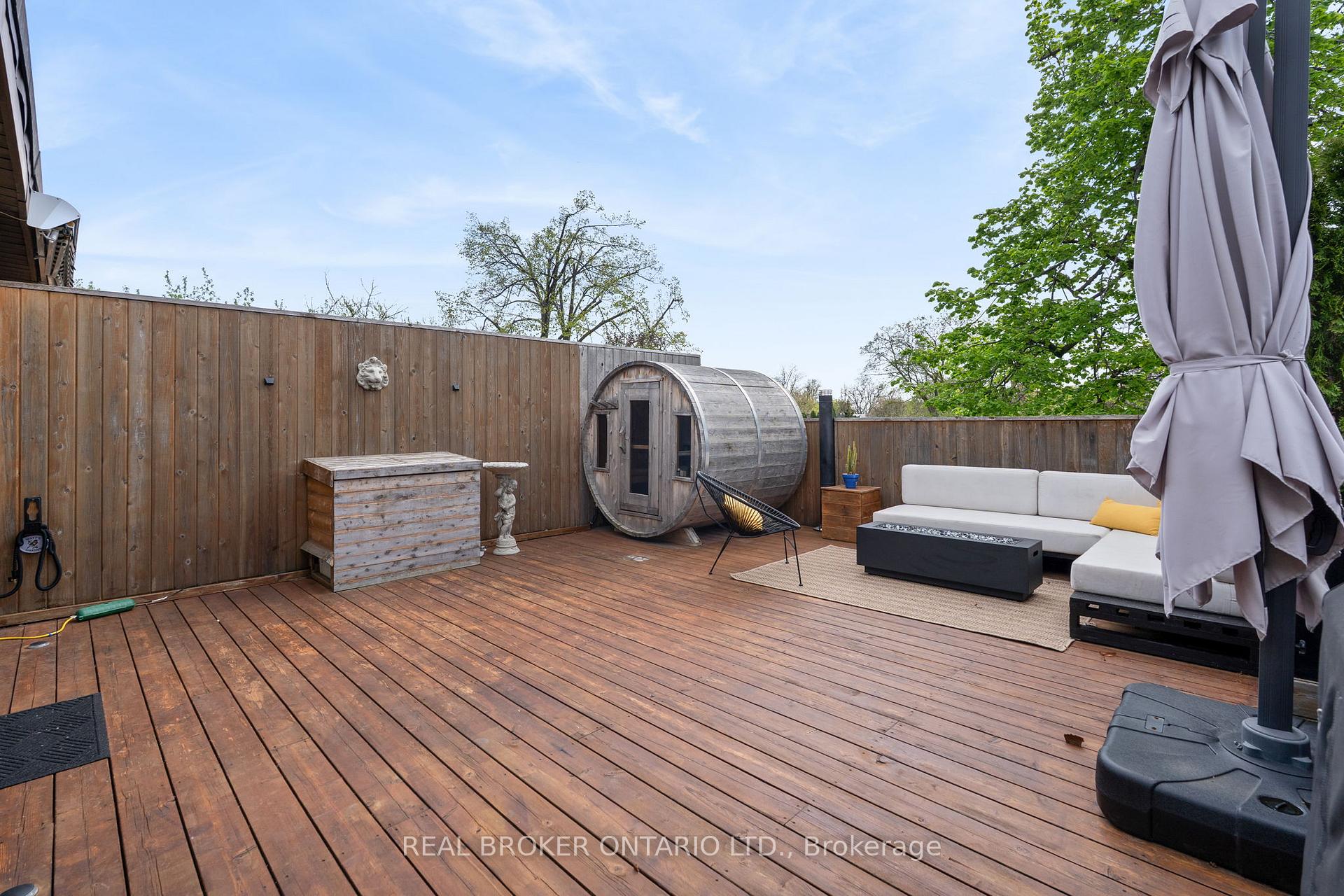 2 Bedrooms Condo at 300 Avenue, Toronto For sale