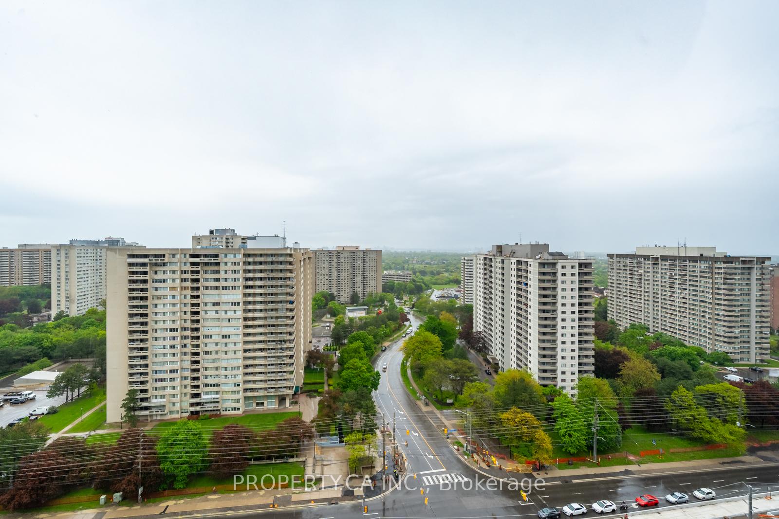 2 Bedrooms Condo at 33 Elm, Mississauga For sale