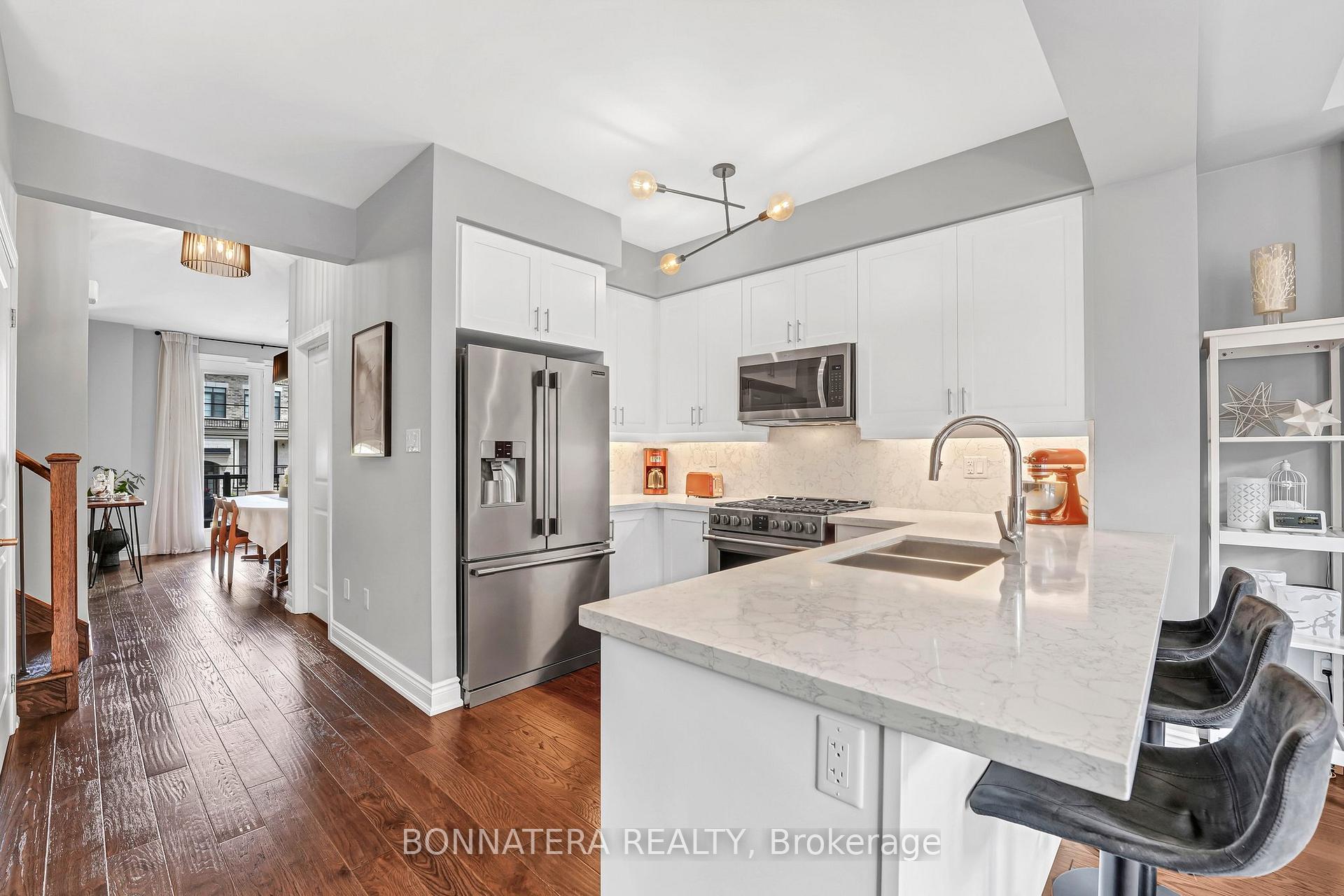 4 Bedrooms Condo at 10 Augustus, Toronto For sale