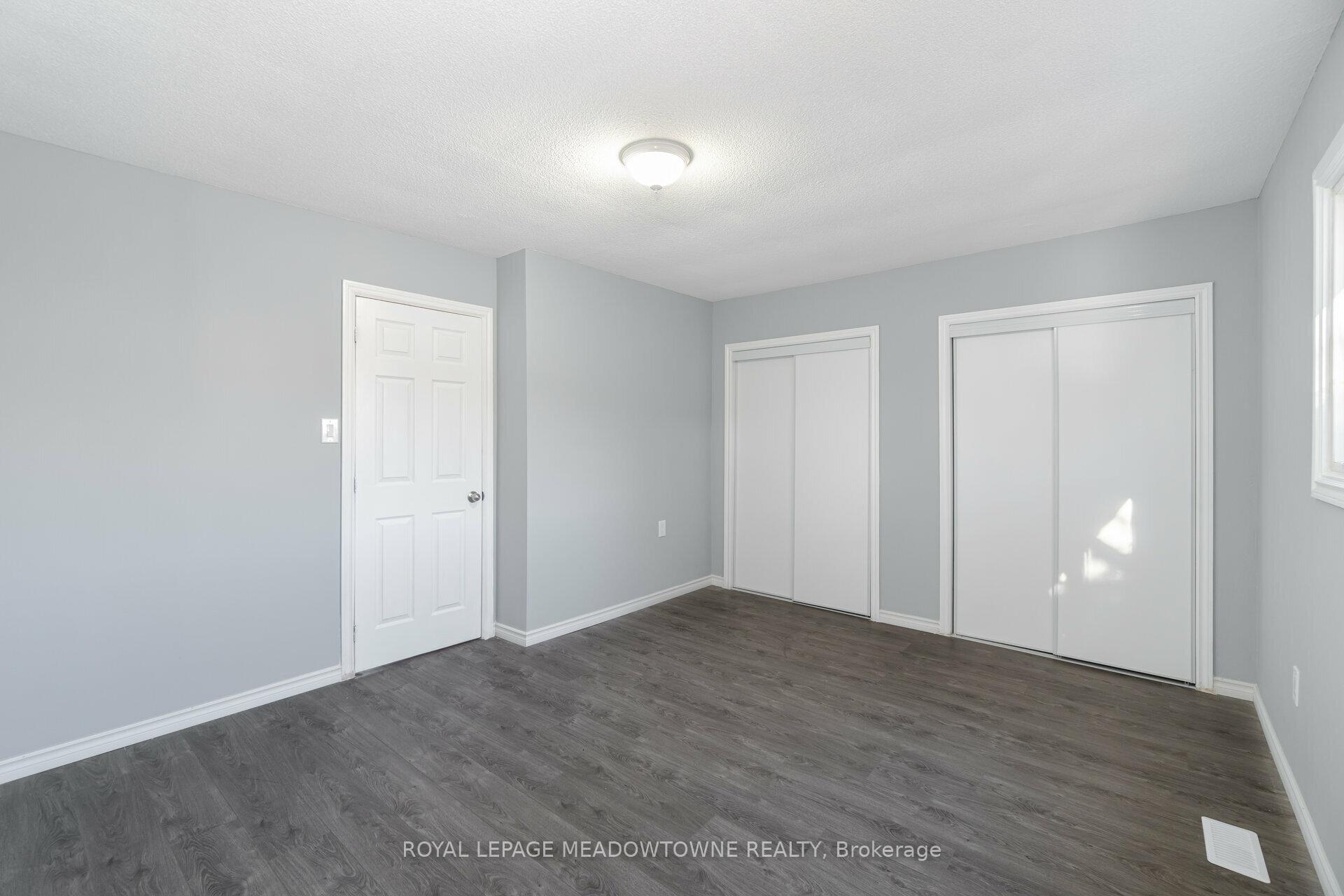 3 Bedrooms Condo at 11 Harrisford, Hamilton For sale