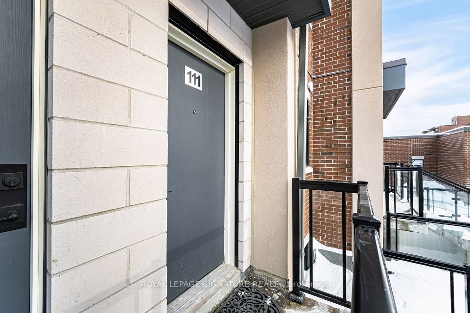 1085 Douglas McCurdy Comm