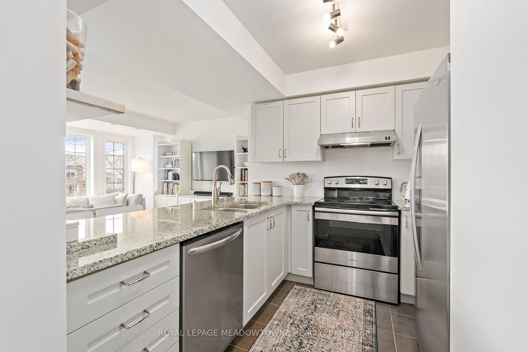 2 Bedrooms Condo at 2614 Dashwood, Oakville For sale
