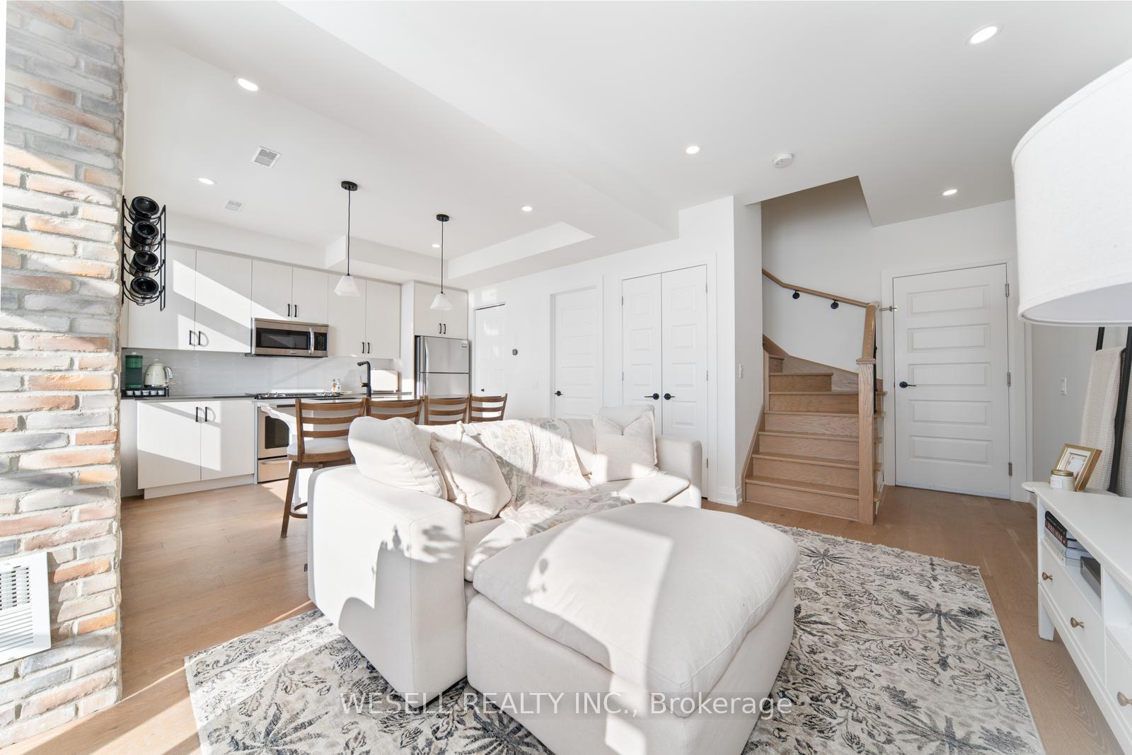 2 Bedrooms Condo at 8167 Kipling,  Vaughan For sale