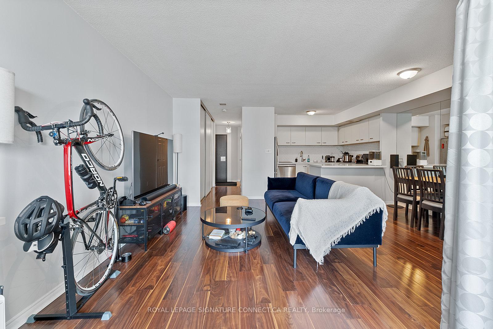 2 Bedrooms Condo at 25 The Esplanade, Toronto For sale