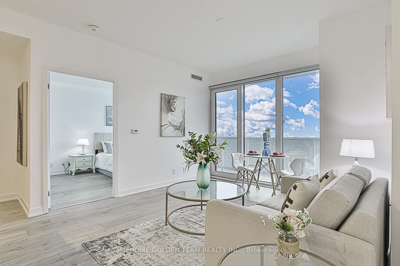 3 Bedrooms Condo at 15 Holmes, Toronto For sale