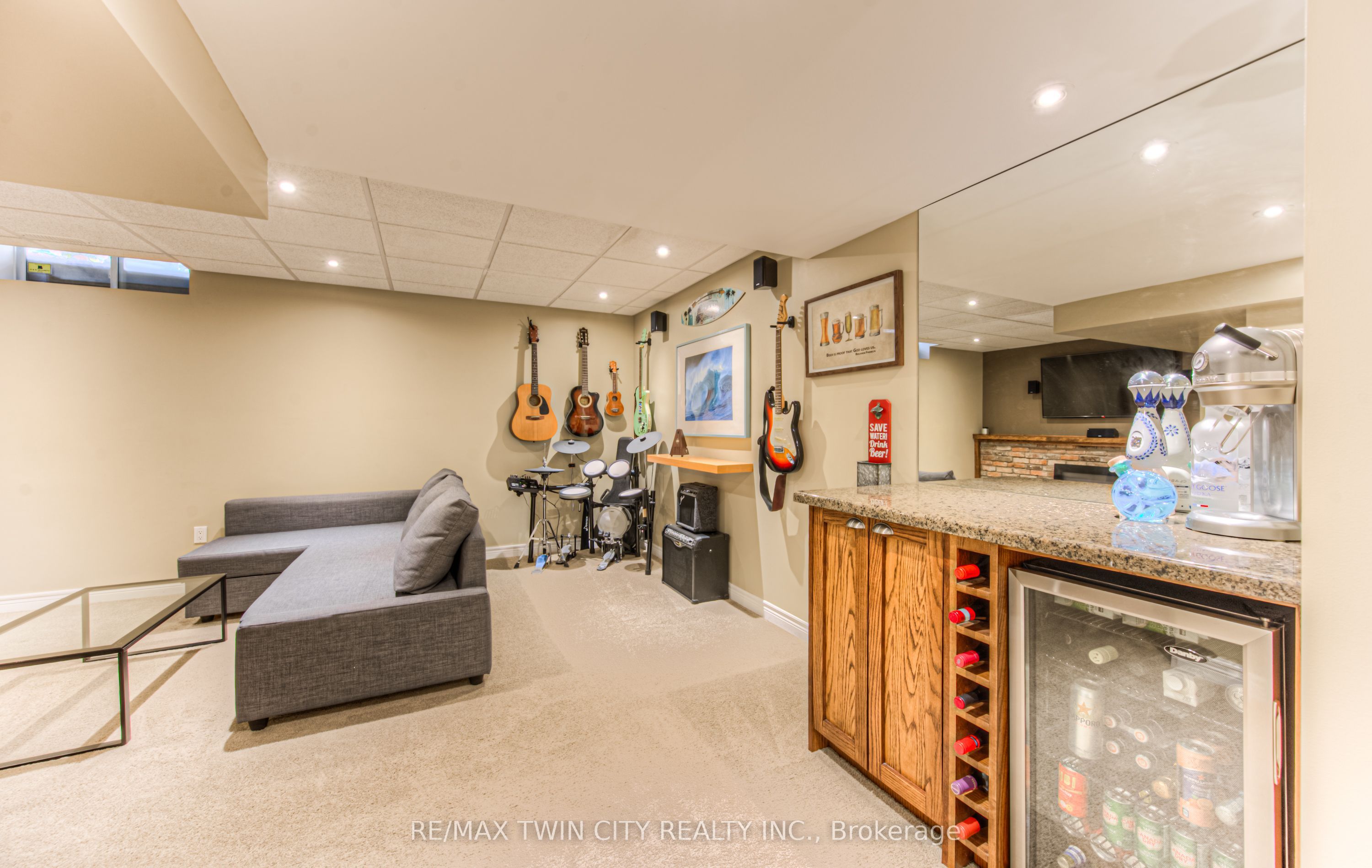 381 University Downs Crescent