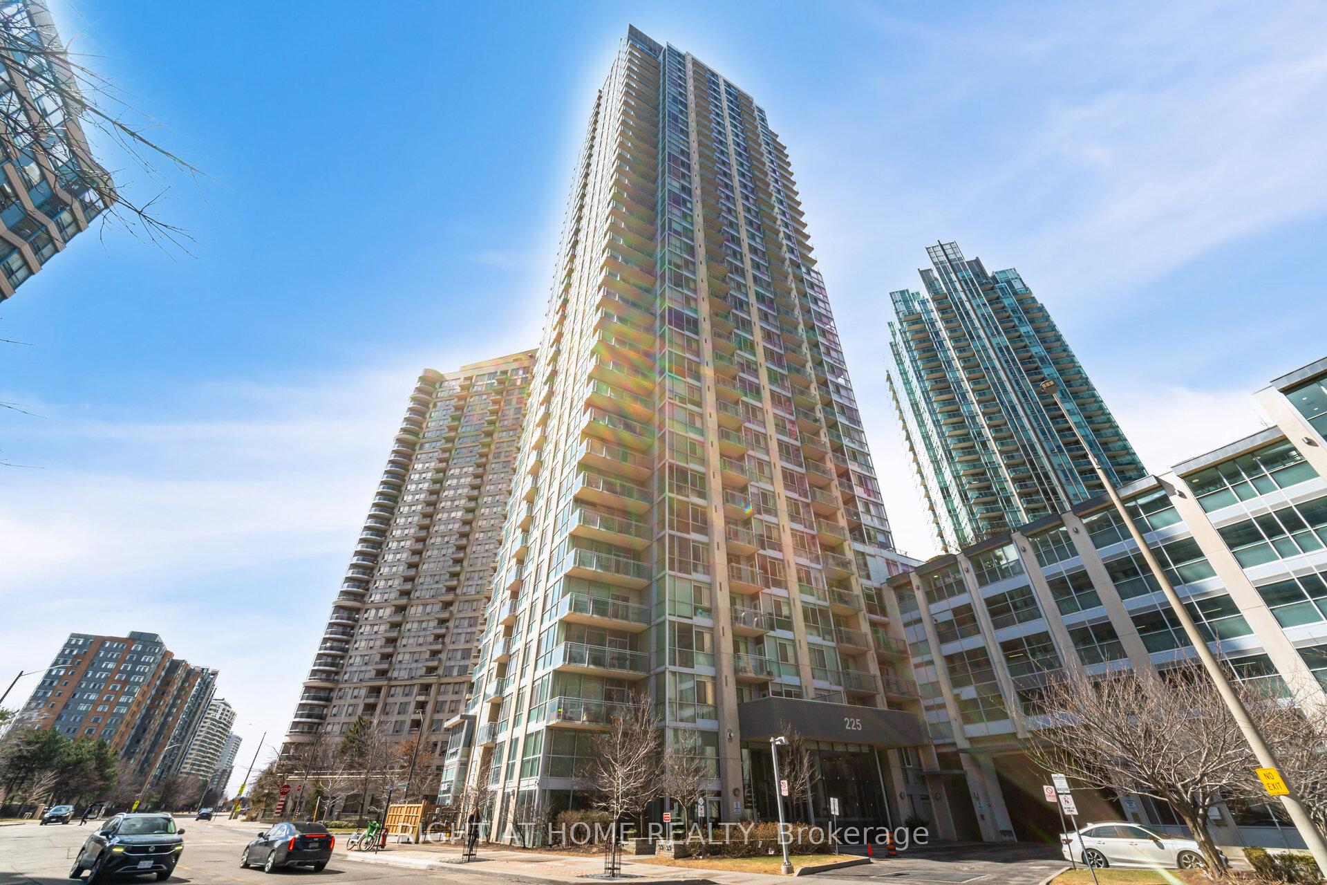2 Bedrooms Condo at 225 Webb, Mississauga For sale
