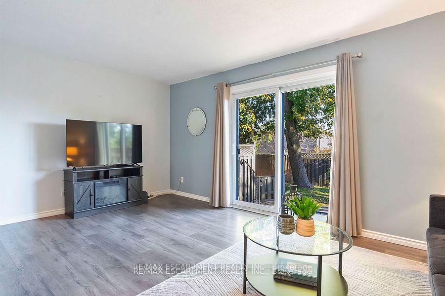 3 Bedrooms Condo at 1301 Upper Gage,  Hamilton For sale