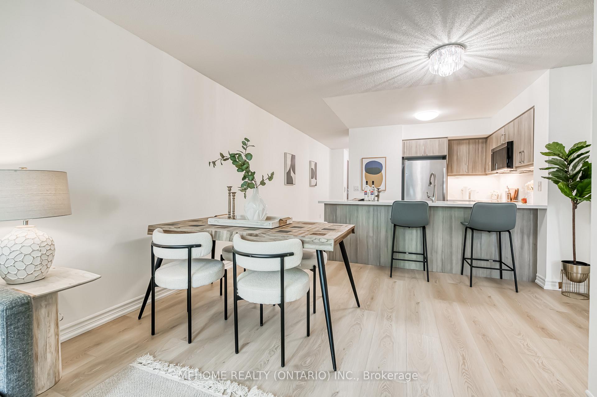 3 Bedrooms Condo at 19 Grand Trunk, Toronto For sale