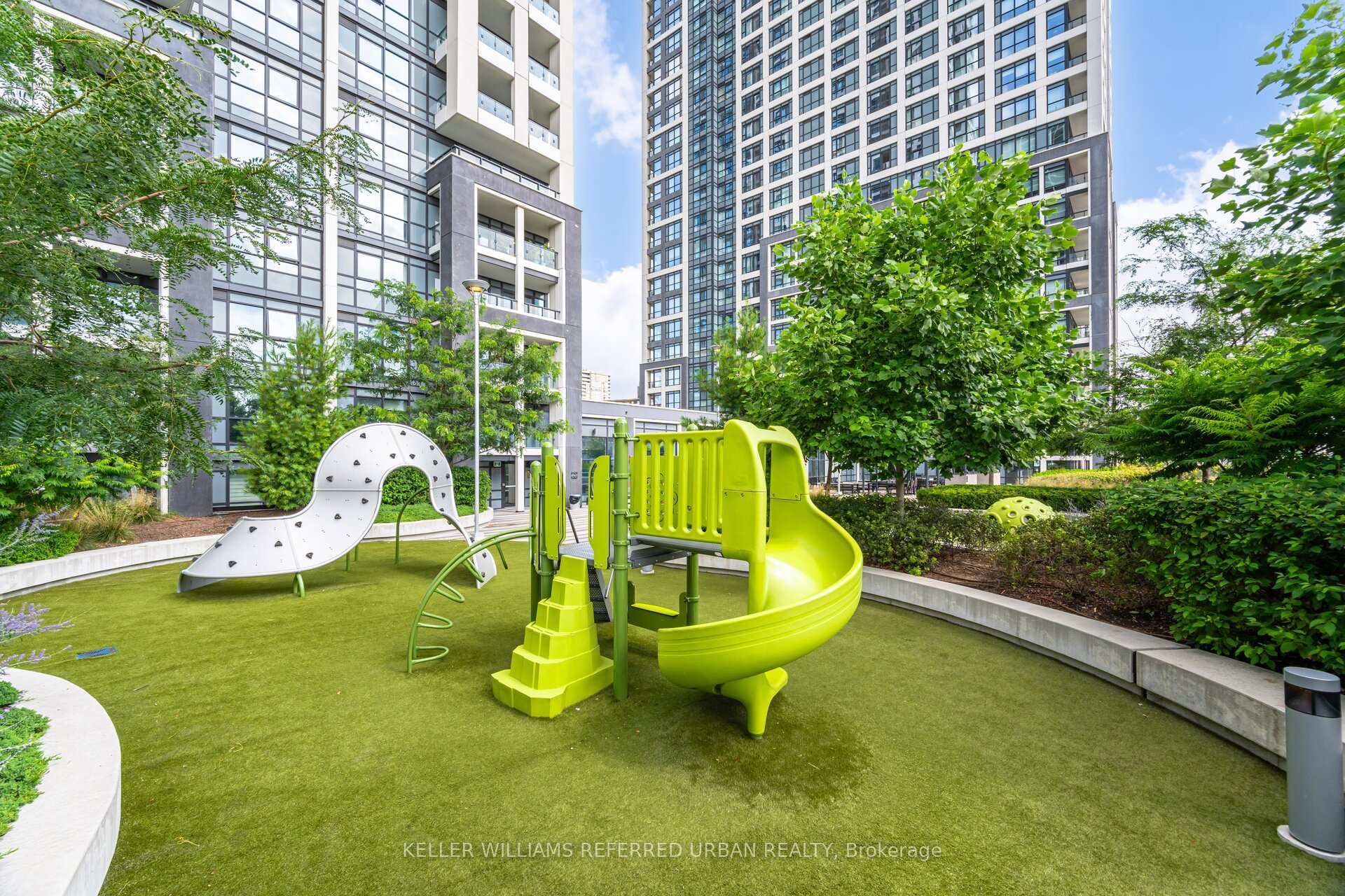 2 Bedrooms Condo at 9 Mabelle, Toronto For sale