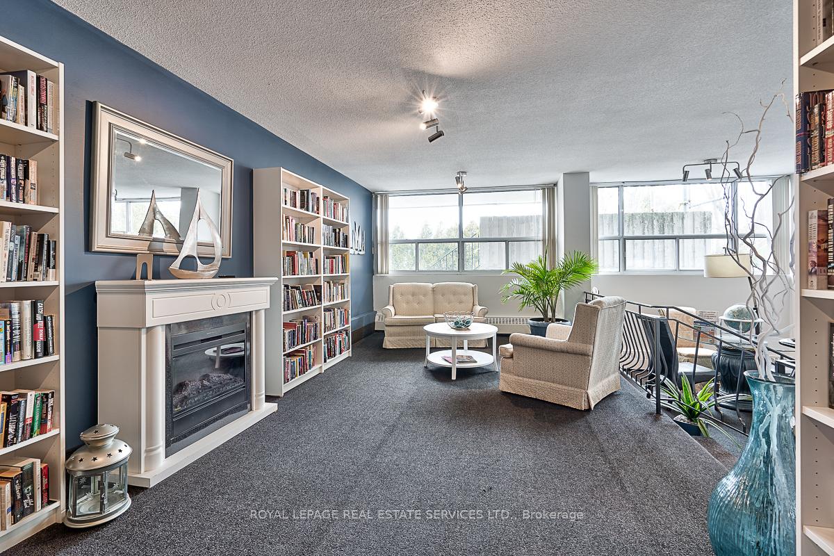 2 Bedrooms Condo at 2263 Marine, Oakville For sale