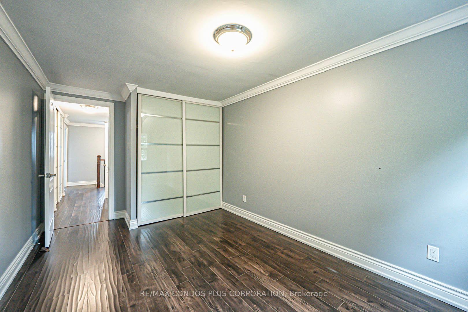 3 Bedrooms Condo at 525 Meadows, Mississauga For sale
