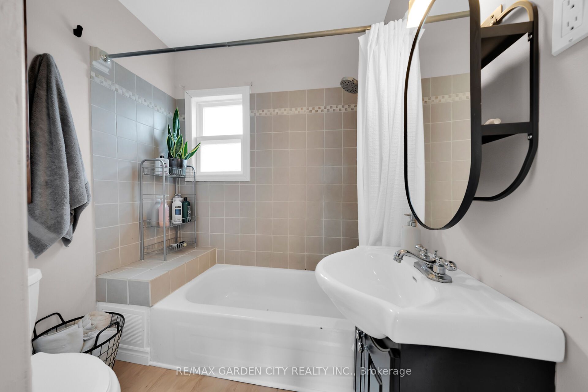 92 GLENDALE Avenue N