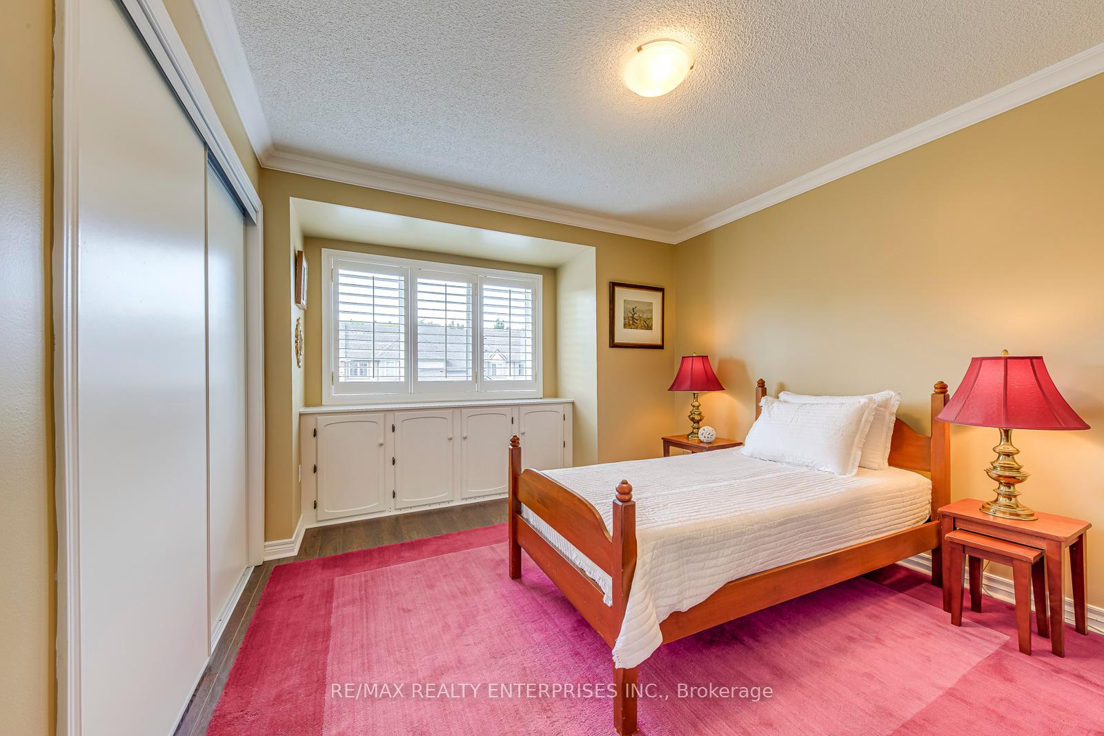 3 Bedrooms Condo at 5658 Glen Erin, Mississauga For sale