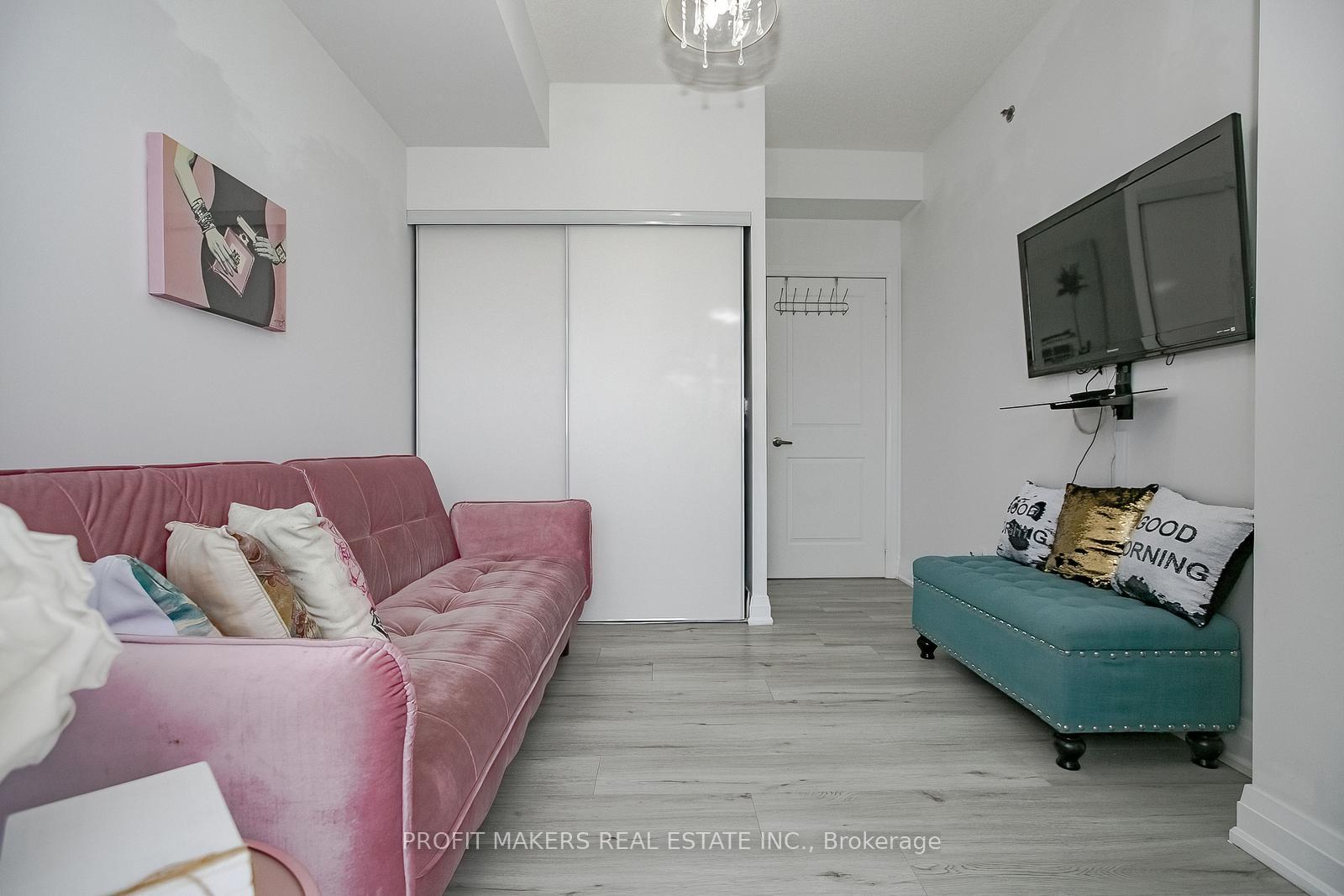 3 Bedrooms Condo at 65 Speers, Oakville For sale