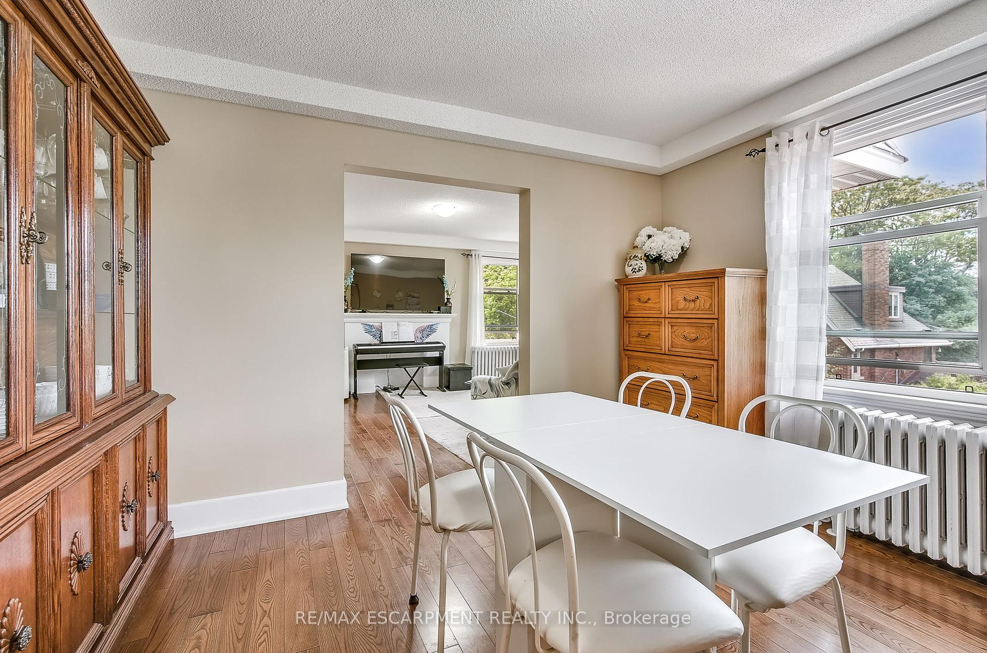 2 Bedrooms Condo at 25 Mountwood, Hamilton For sale