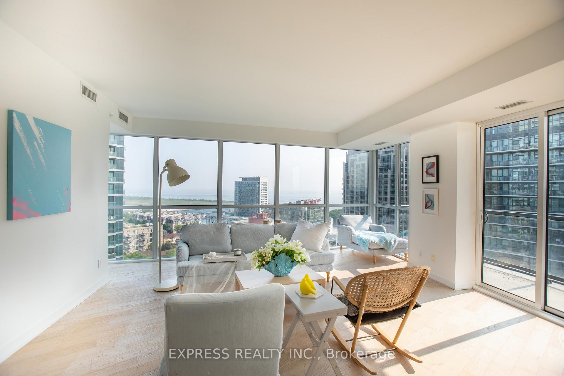 2 Bedrooms Condo at 20 Bruyeres, Toronto For sale