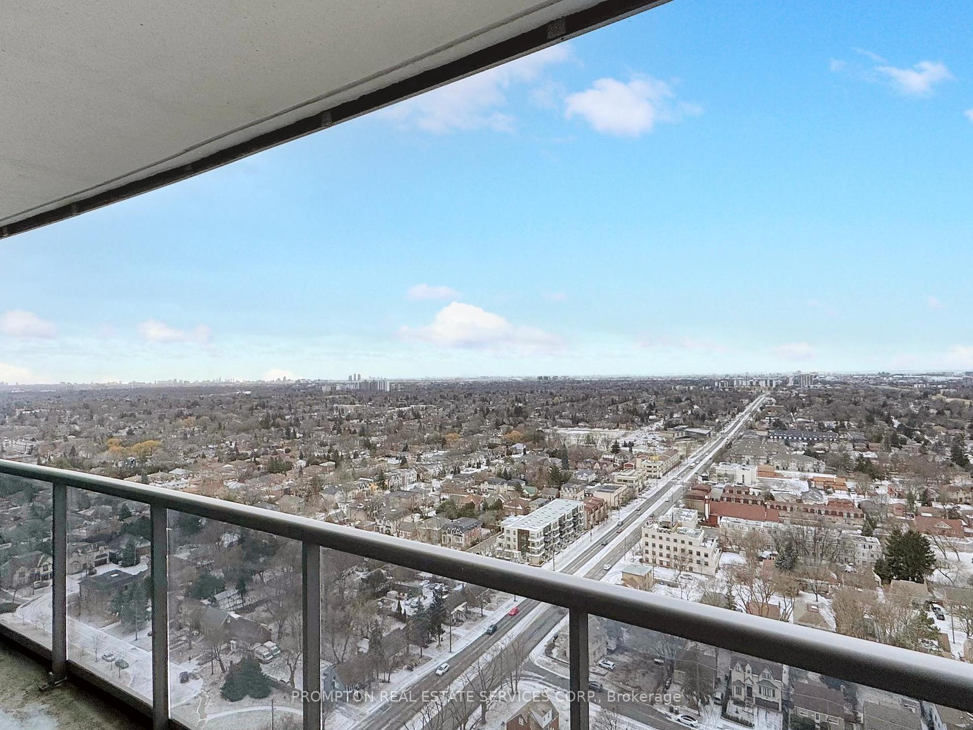 2 Bedrooms Condo at 15 Greenview, Toronto For sale