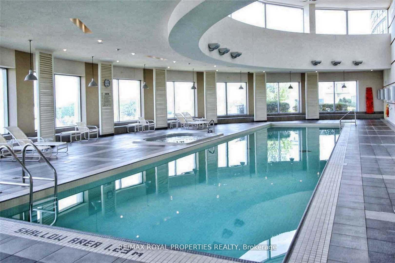 3 Bedrooms Condo at 38 Lee Centre,  Toronto For sale