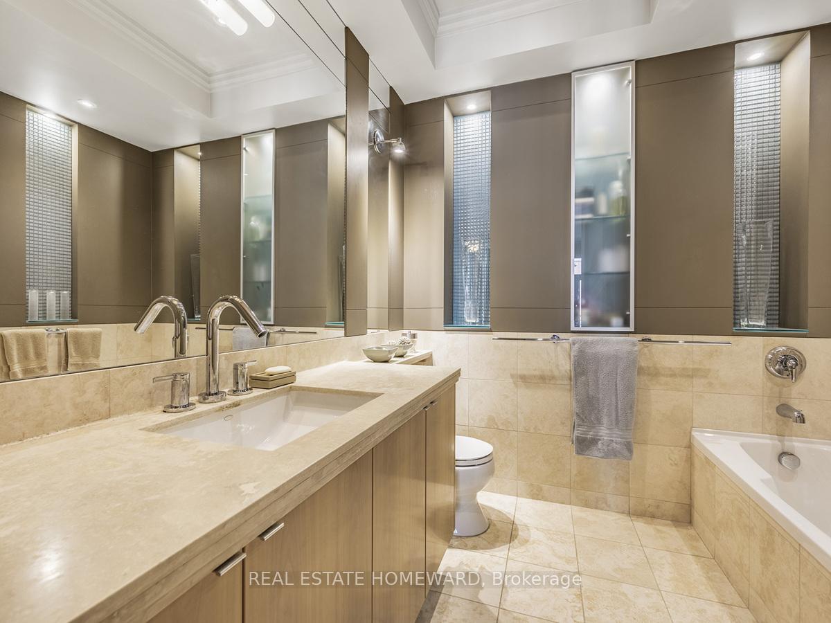 2 Bedrooms Condo at 48 St Clair, Toronto For sale